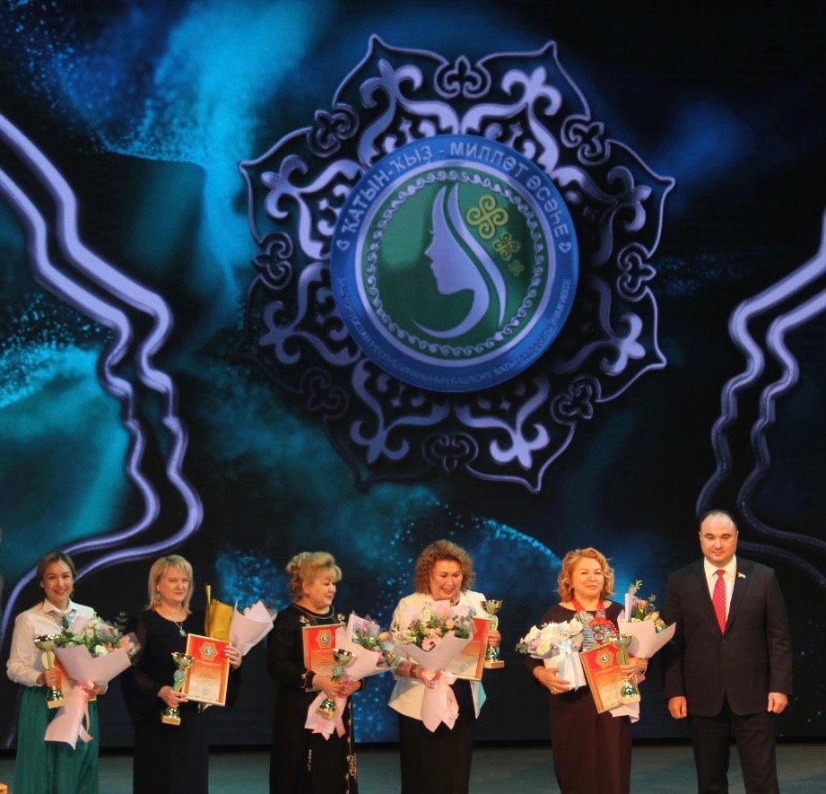 Тимур Хакимов принял участие в церемони награждения победительниц ежегодного Всероссийского конкурса «Женщина — мать нации»